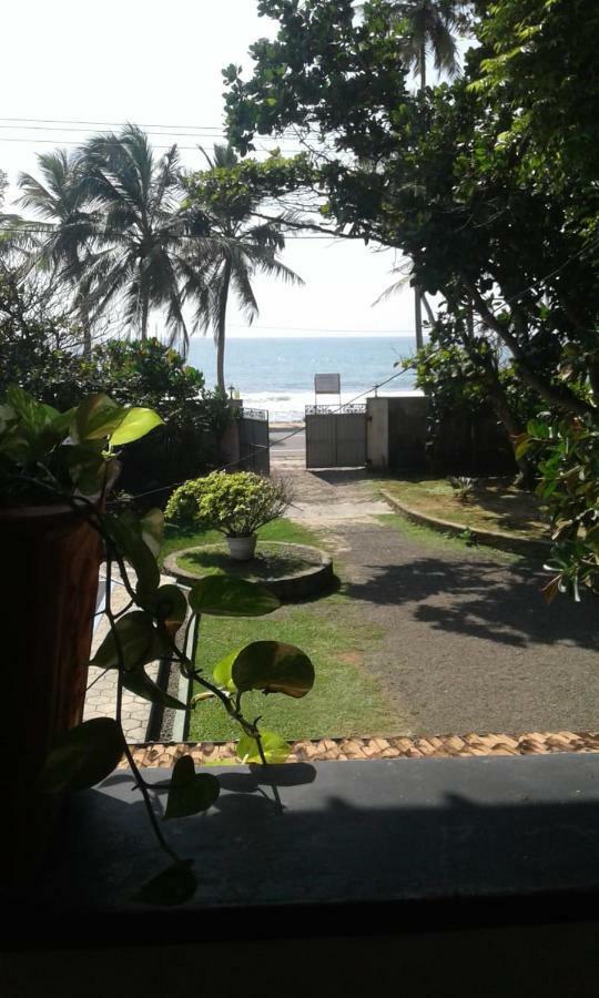 Villa Sea Sprays Hikkaduwa Exterior foto